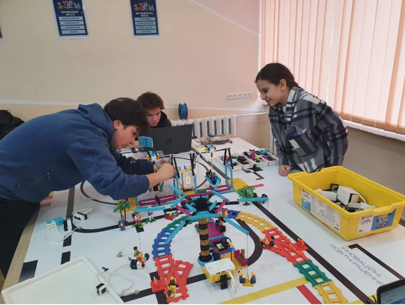 Історії успіху для Фонду Східна Європа — STEM-лабораторії в сільських школах